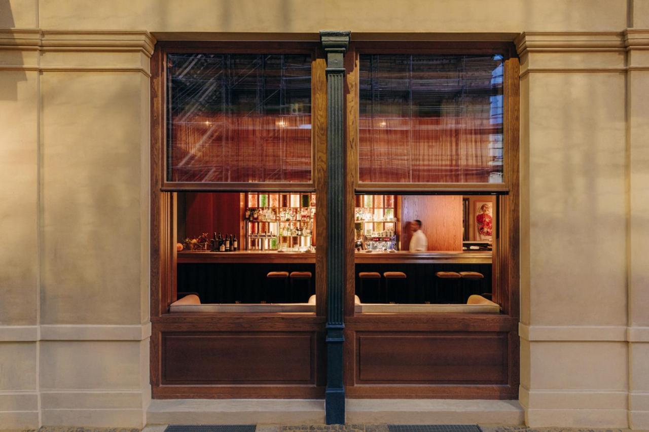 Boutique Hotel Chateau Royal برلين المظهر الخارجي الصورة The bar at the London Edition