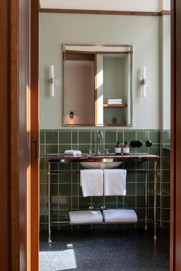 Boutique Hotel Chateau Royal برلين المظهر الخارجي الصورة Bathroom at the Hotel